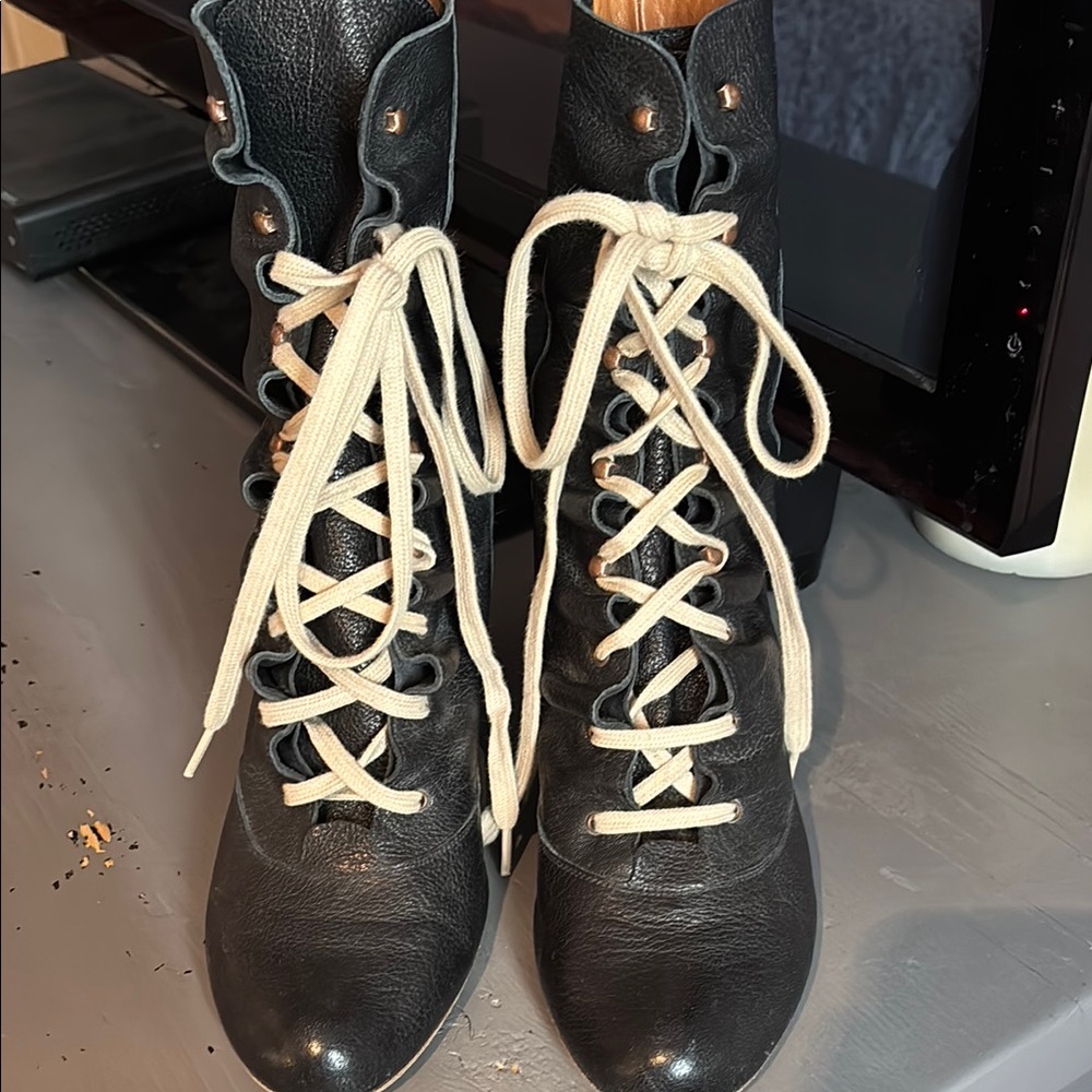 Stylish Black Lace-Up Women's Boots